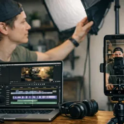 Free Ebook cover Vertical Video Storycraft: Designing High-Retention Shorts for Mobile Audiences